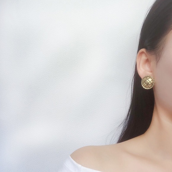 ❤️‍🔥𝕤𝕒𝕝𝕖❤️‍🔥🦋quilted golden earrings - Picture 5 of 13